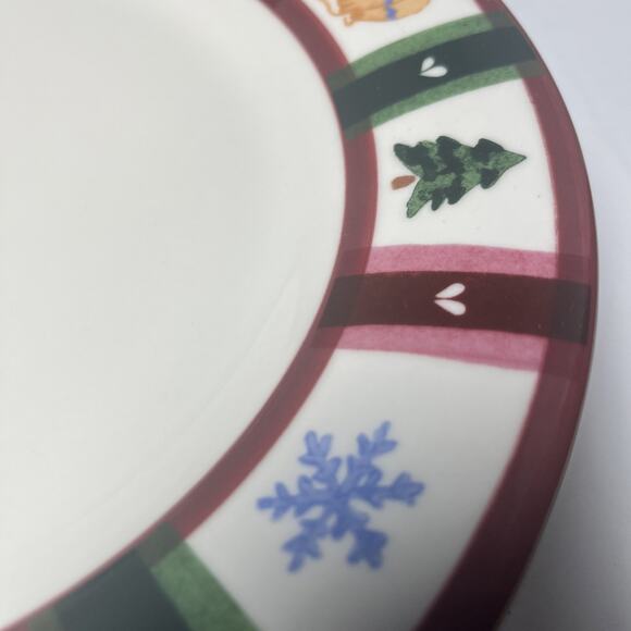 Pfaltzgraff SNOW BEAR Dinner Plate 11" Red Green Trees Mittens Holiday - Picture 5 of 6